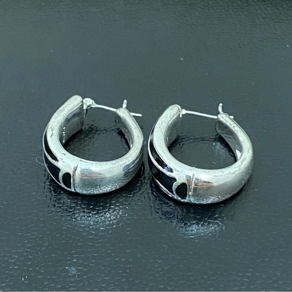 Vintage MONET Signed Black Enamel Silver-tone Hoop Earrings - Picture 5 of 15